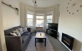 Cheap & Cheerful Apartment Near Bangor Marina